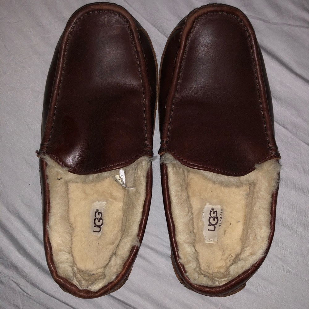 MENS UGG LOAFERS SZ 9